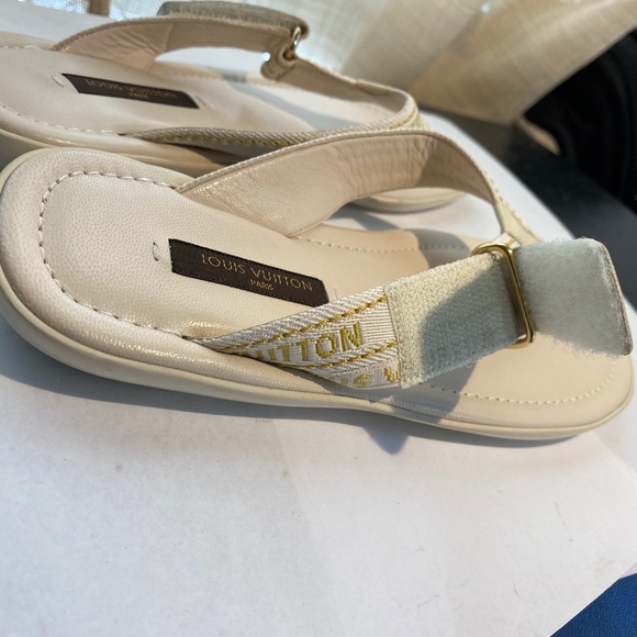 Louis Vuitton off white pat leather thong sandals flats  canvas - Picture 3 of 9